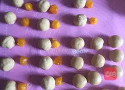 Illustration of how to make bean paste and egg yolk mooncakes 5