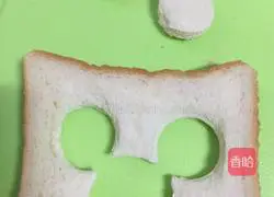 Illustration of How to Make Toast Bear 4 