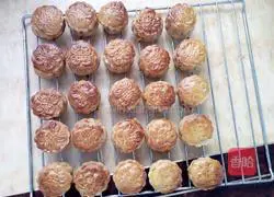 Illustration of how to make five-nut mooncakes 6