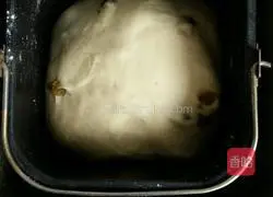 Illustration of how to make raisin toast 2