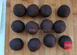 Illustration of how to make bean paste and egg yolk mooncakes 8