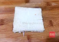 Illustration of how to make cheese salad toast cup 5