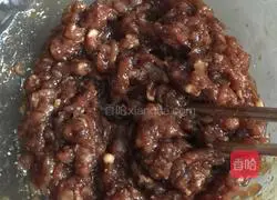 Illustration of how to make fresh meat mooncakes 3