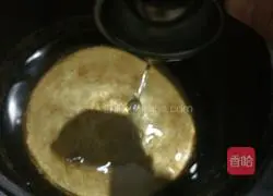 Illustration of making homemade five-nut mooncakes 7