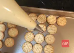 Illustration of how to make toffee sandwich cookies 6