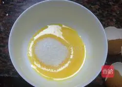 Illustration of how to make egg yolk biscuits 3