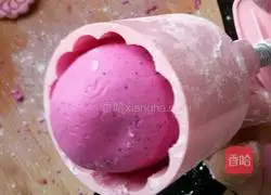 Illustration of how to make dragon fruit snowskin mooncakes 8