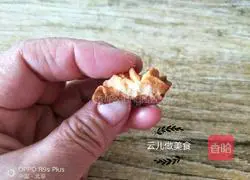 Illustration of how to make egg white coconut cookies 13