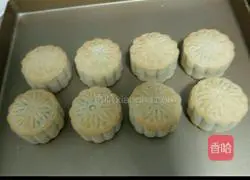 How to make Cantonese lotus seed mooncakes Illustration 16