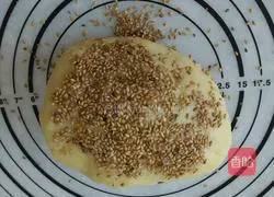 Illustration of how to make sesame crispy cookies 2