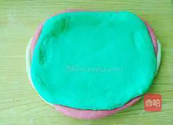 Illustration of how to make handmade three-color toast 20