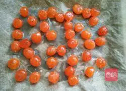 Illustration of how to make egg yolk and lotus paste mooncakes 4