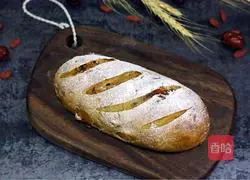 Illustration of how to make soft European buns with red dates and wolfberry 16