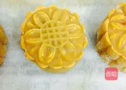 Cantonese style white lotus paste egg yolk mooncake recipe 12