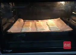 Illustration of making finger biscuits 11