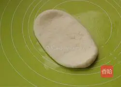 Illustration of how to make condensed milk toast 8