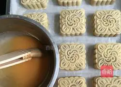 Yellow lotus paste mooncakes Illustration of practice 14