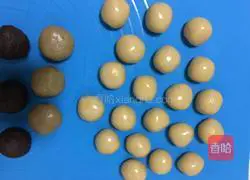 Illustration of how to make bean paste and egg yolk mooncakes 9