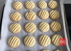 Illustration of how to make egg biscuits 12