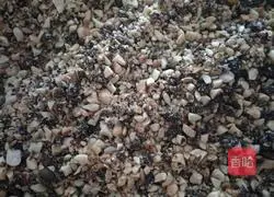 Illustration of how to make five-nut mooncakes 6