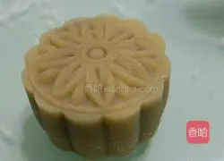Guang Illustration of how to make lotus seed mooncakes 14
