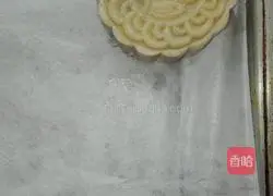 Illustration of how to make black rice stuffed mooncakes 23