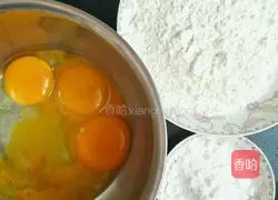 Illustration of how to make egg yolk biscuits 1