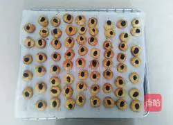 Illustration of how to make black currant and sesame cookies 9