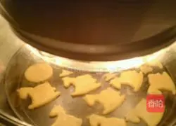 Illustration of making buttery milk biscuits 14