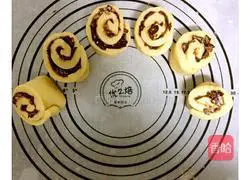 Cinnamon Cranberry Bread Rolls Recipe Illustration 12