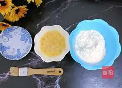 Illustration of how to make egg yolk and bean paste mooncakes 2