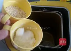 Illustration of how to make two-color toast bread 2