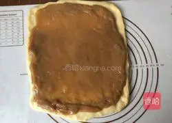 Double brushed Illustration of how to make brown sugar mochi toast 10