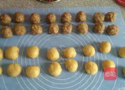 自来Illustration of how to make red sesame oil mooncakes 9