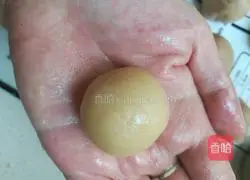 Cantonese egg yolk mooncake recipe 8