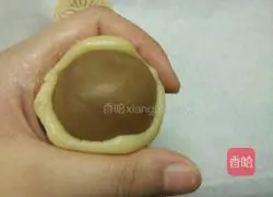 Illustration of how to make lotus paste and egg yolk mooncakes 10