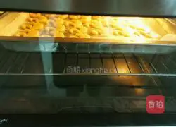 Illustration of how to make swan biscuits 12