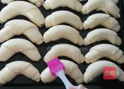 Illustration of how to make croissants 9