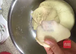 Illustration of how to make coffee bread that fills the room with fragrance 3