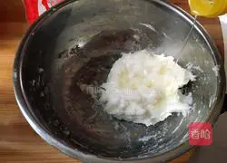 Illustration of how to make snowskin mooncakes with custard filling 3