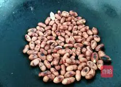 Illustration of how to make nut mooncake filling 1