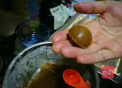 Illustration of how to make coffee flower biscuits 3