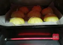 Illustration of how to make pumpkin and meat floss bread 19