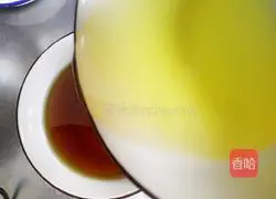 Mooncake Illustration of how to do it 3