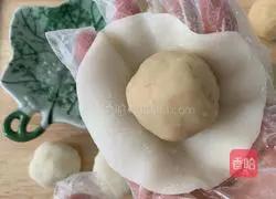 Illustration of how to make bird's nest snowskin mooncakes 12
