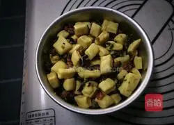 Illustration of how to make Tangrenshen Sausage Hand-Teared Bread 15