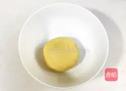 Illustration of how to make kiwi fruit shaped biscuits 7