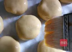 Illustration of how to make puff pastry mooncakes 18