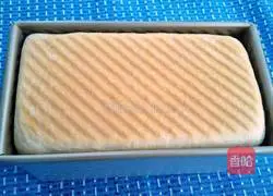  Illustration of how to make two-color toast 13