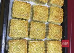 Lotus Paste and Egg Yolk Mooncake Recipe Illustration 3